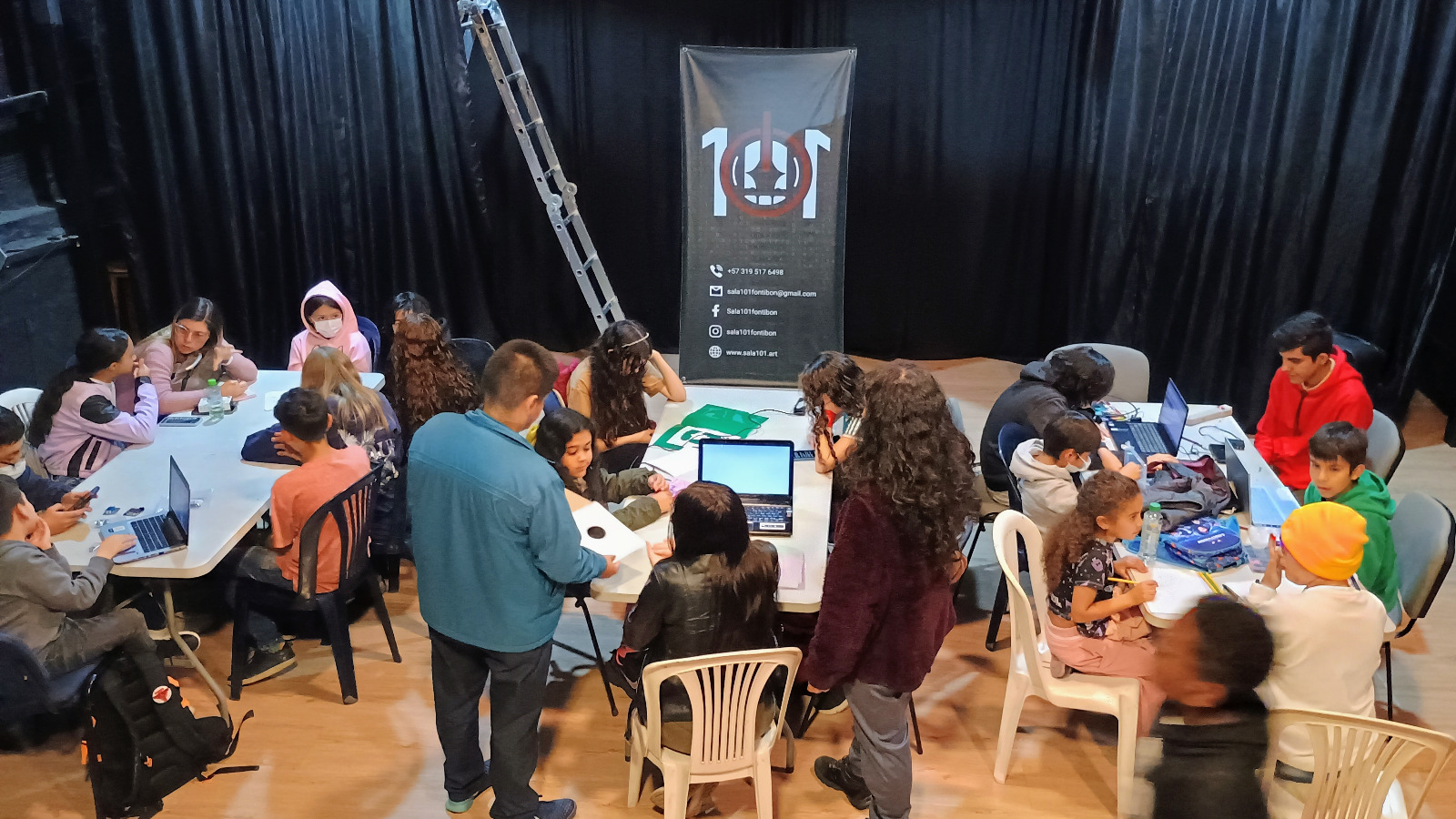 Estudiantes de la escuela Sala101 en formación artística, Fontibón - 20
