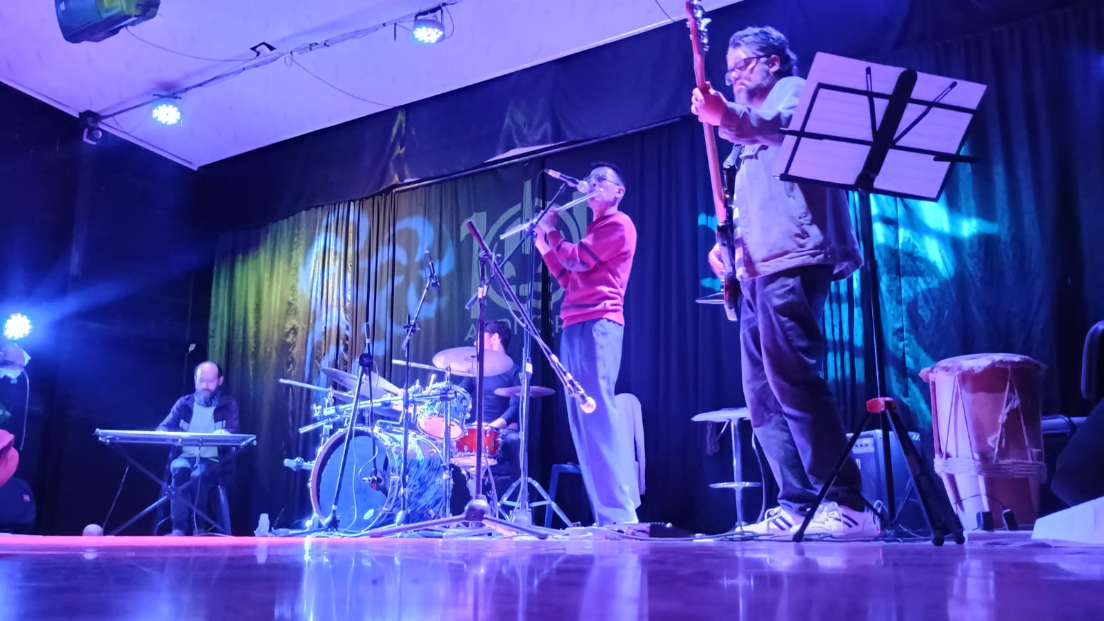 Público viendo una obra de teatro en Sala101, Fontibón