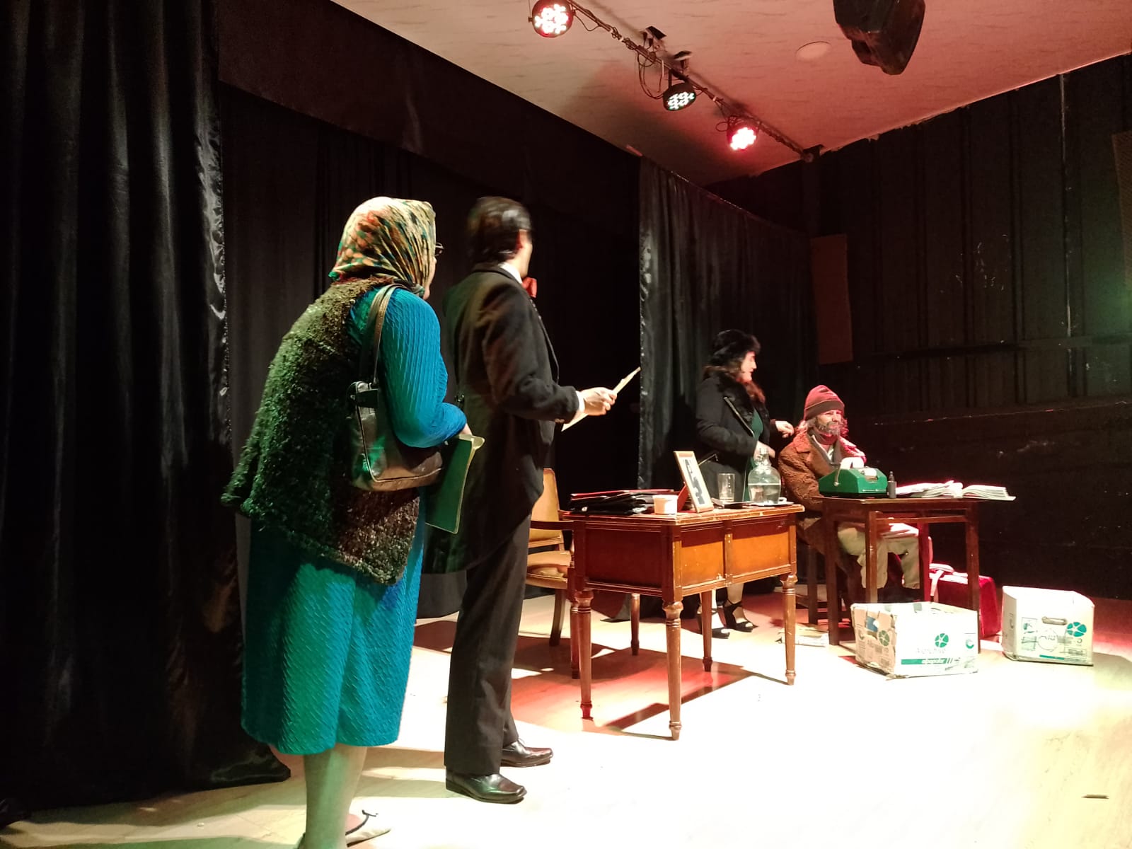 Público viendo una obra de teatro en Sala101, Fontibón