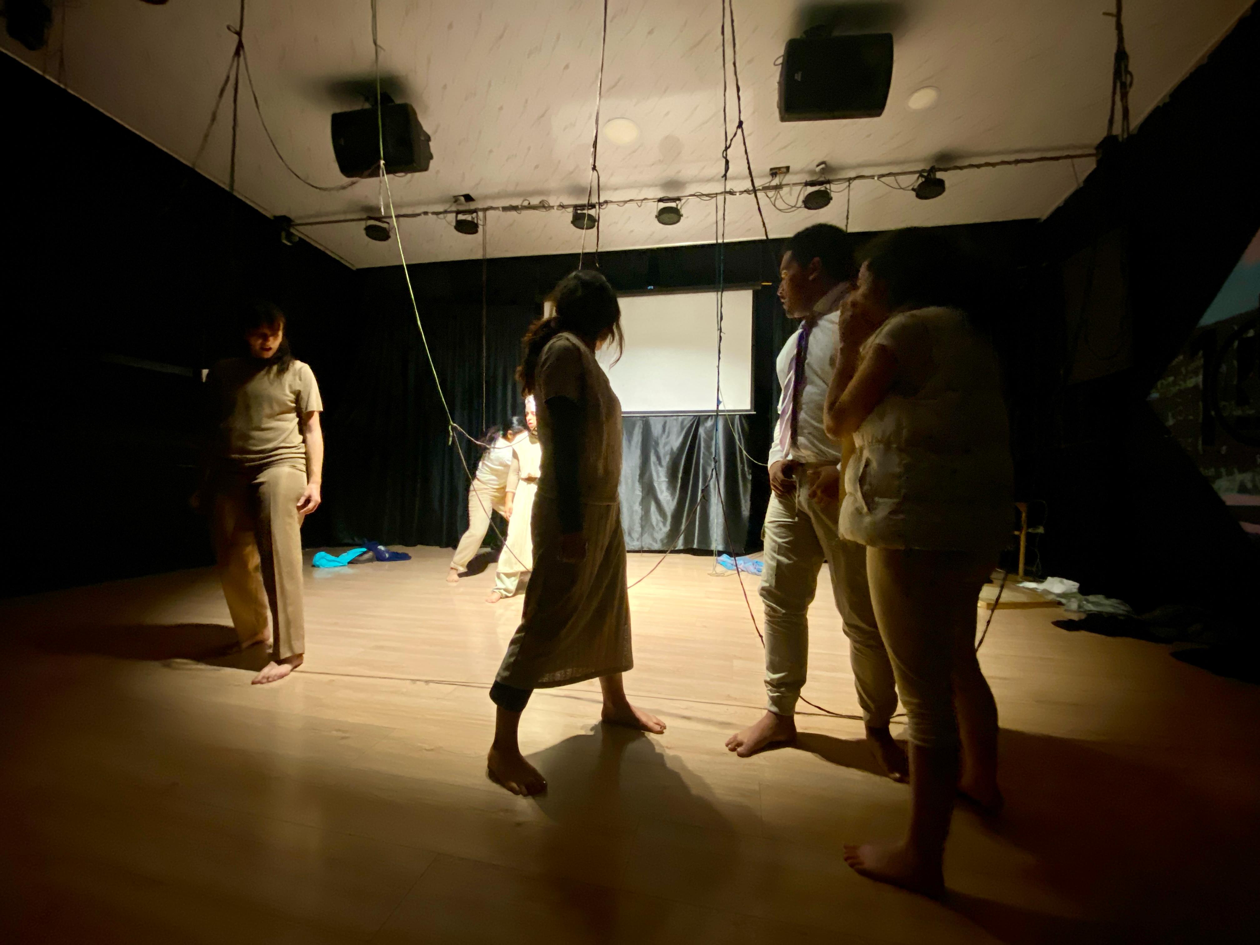 Público viendo una obra de teatro en Sala101, Fontibón